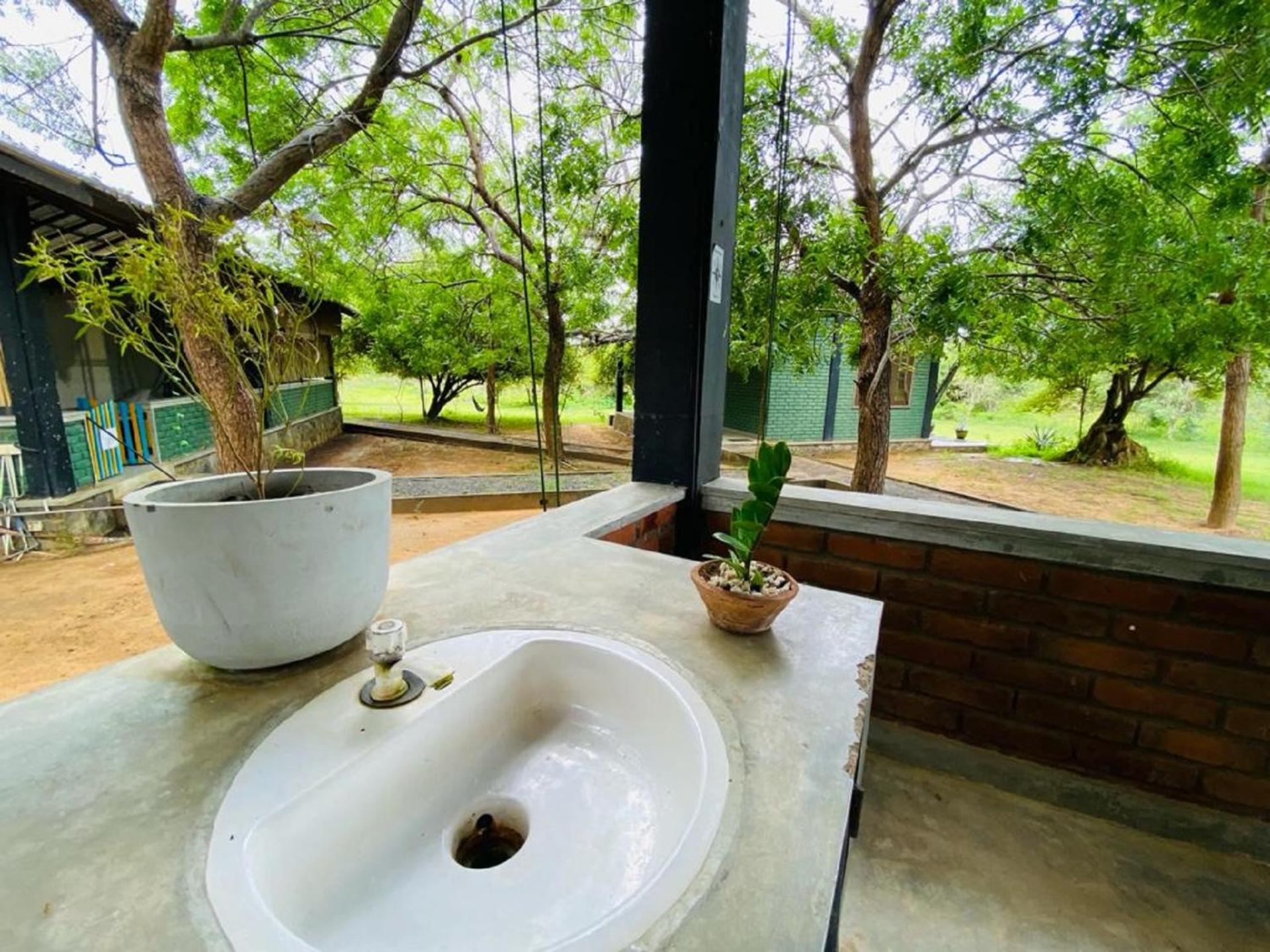 Yala Ying Yang Hostel & Camping Buitenkant foto