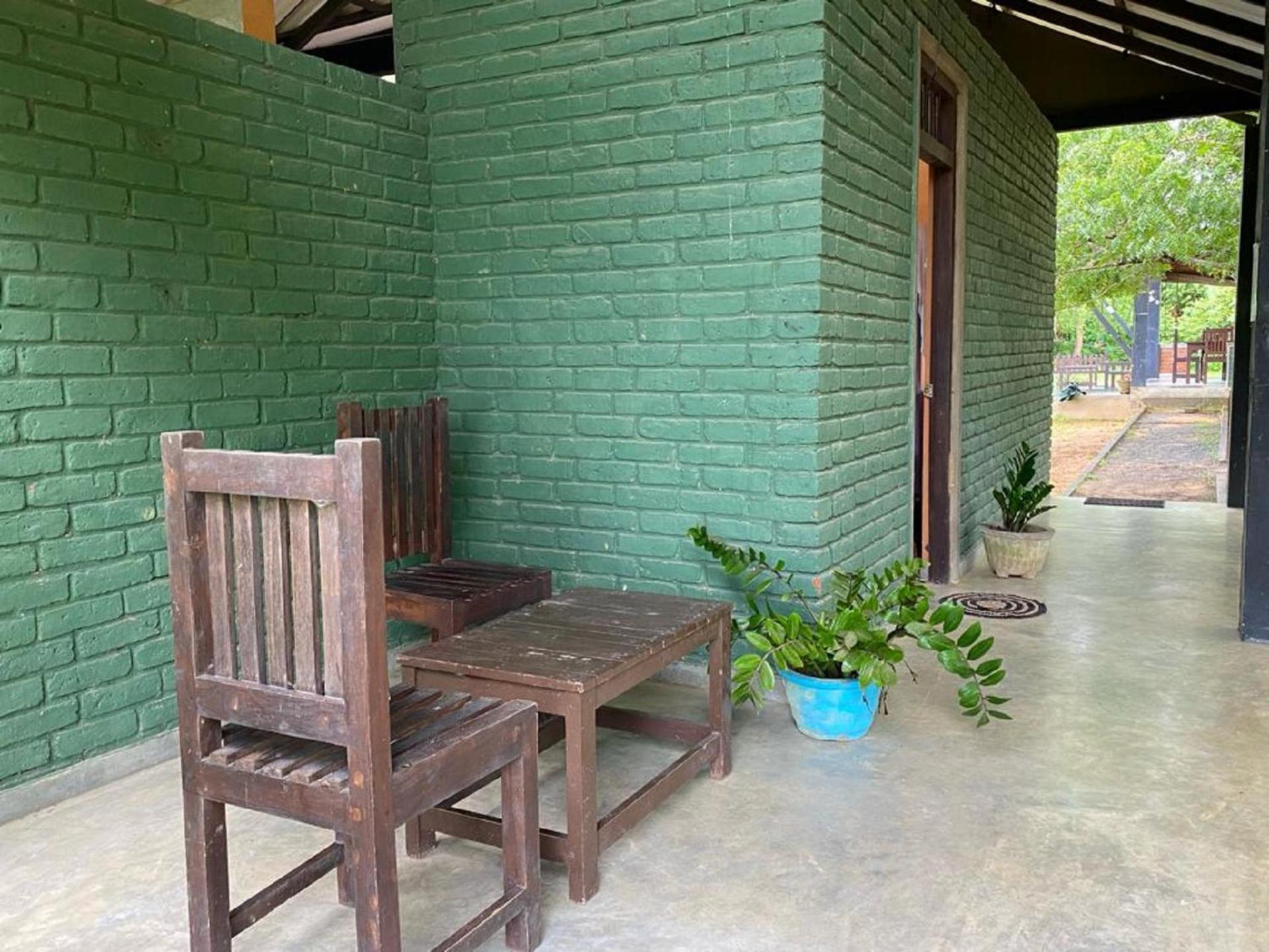Yala Ying Yang Hostel & Camping Buitenkant foto
