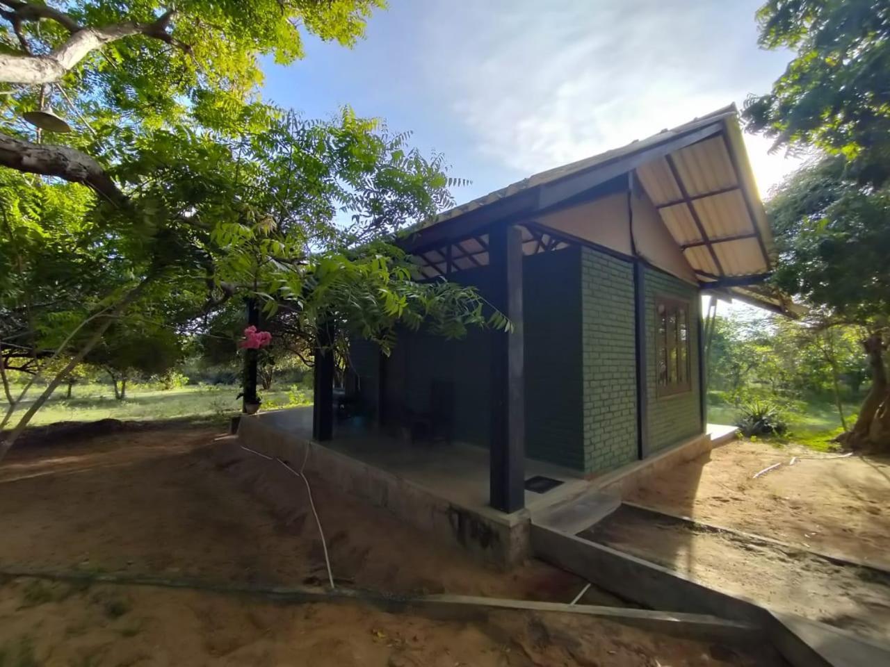 Yala Ying Yang Hostel & Camping Buitenkant foto