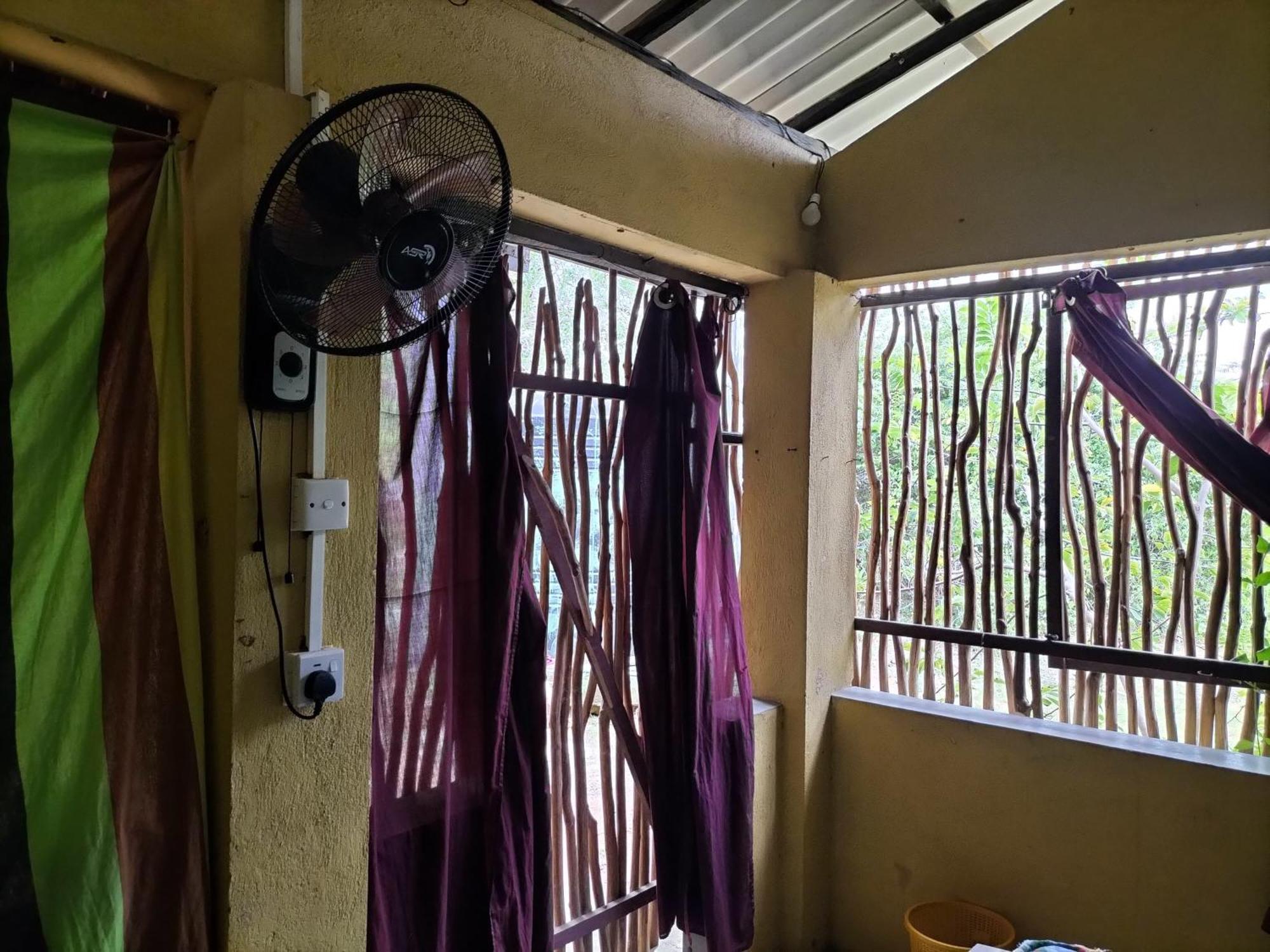 Yala Ying Yang Hostel & Camping Buitenkant foto